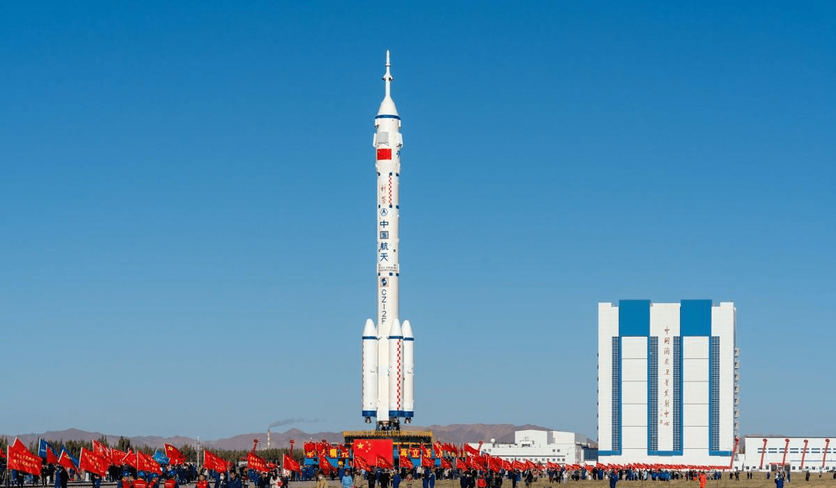 神舟十七号发射成功，中国航天新篇章的开启