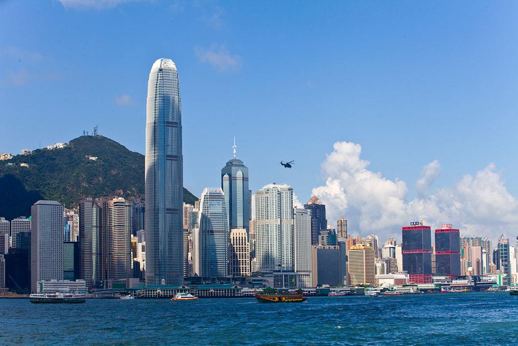 探索香港6合资料大全第87期，2019年蓝月亮的神秘面纱